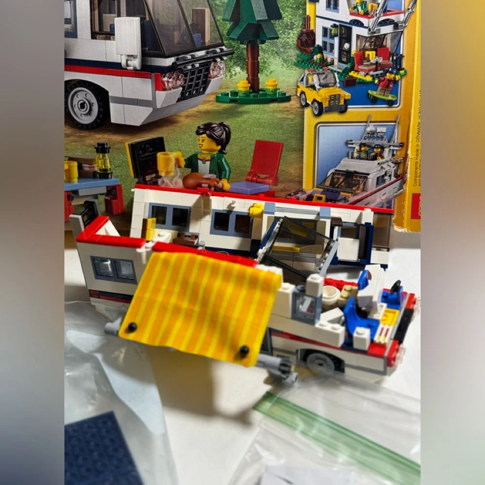 LEGO 31052 Creator Vacation Getaways. 3 in 1 — RV, Boat, house. retired set. - Picture 7 of 10